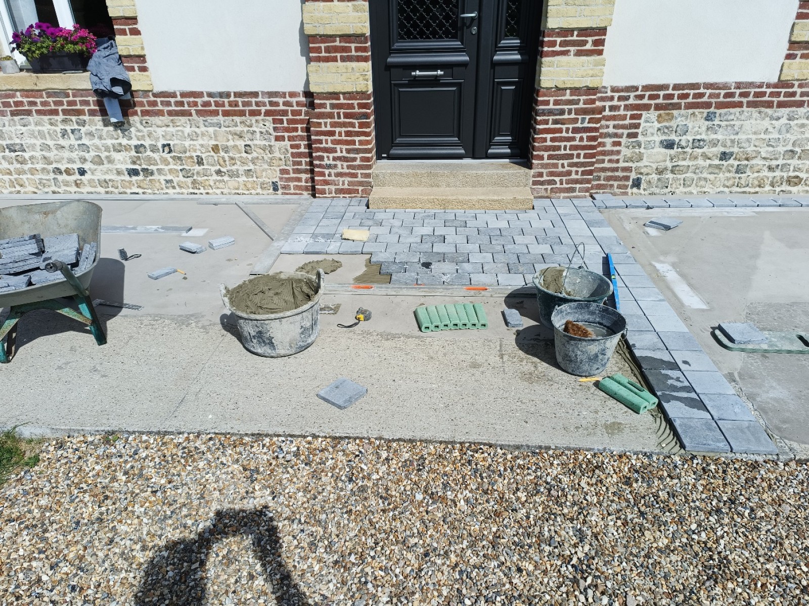 Maçon carreleur pour la pose de carrelage extérieure sur une terrasse à Fécamp 76