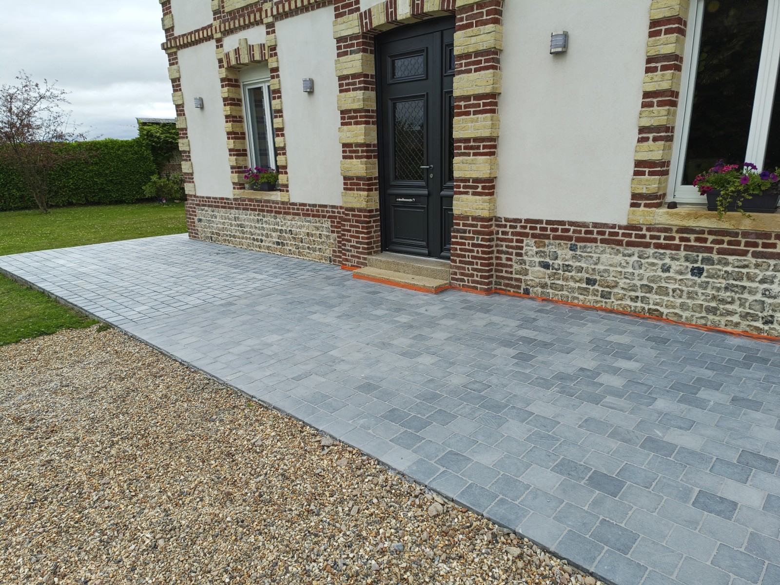 Maçon carreleur pour la pose de carrelage extérieure sur une terrasse à Fécamp 76