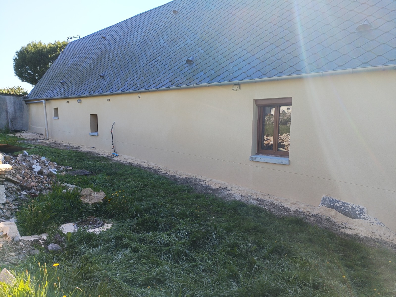 Rénovation d'une façade en colombage sur Fécamp 76 par notre équipe de maçons
