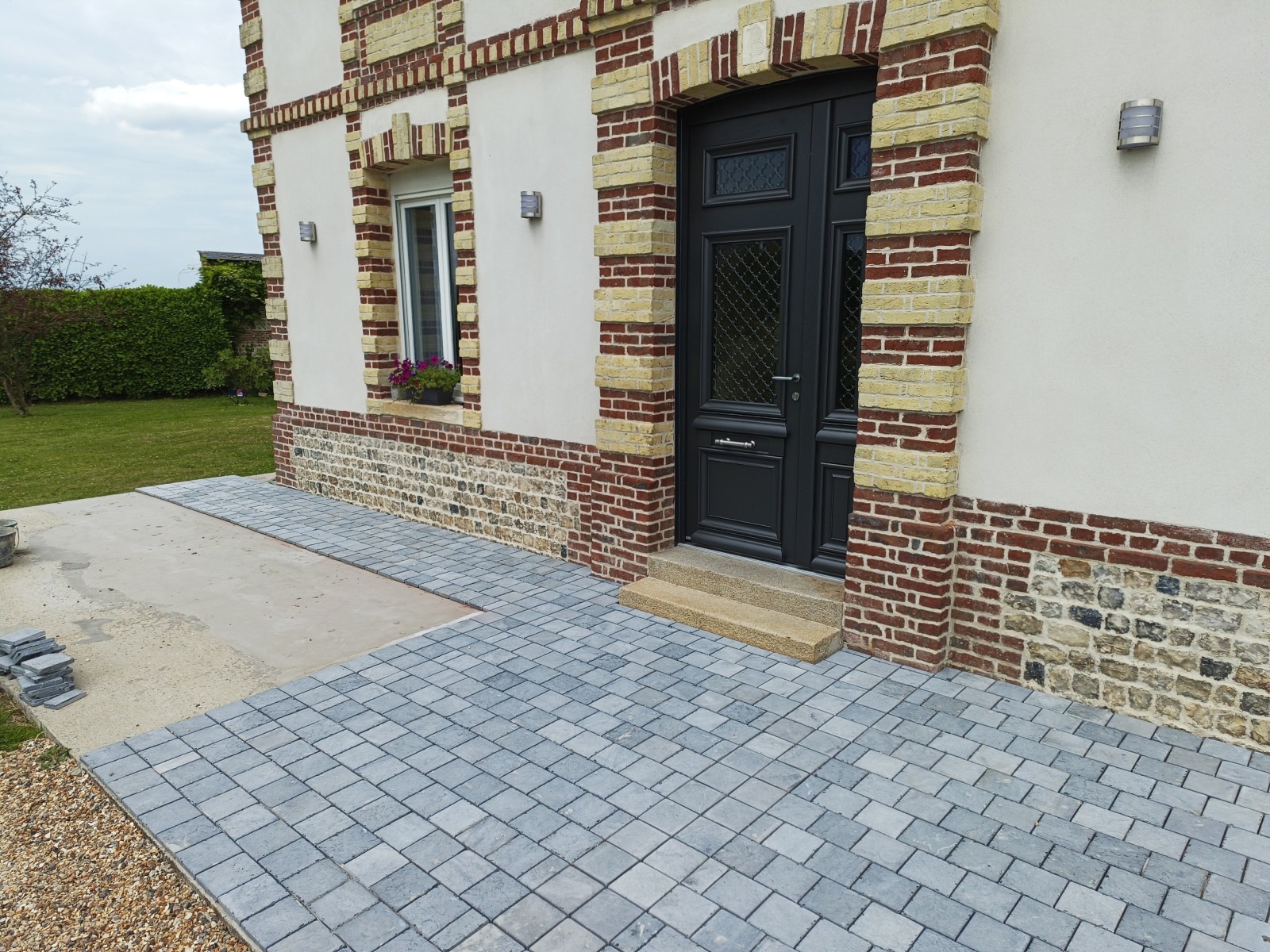 Maçon carreleur pour la pose de carrelage extérieure sur une terrasse à Fécamp 76