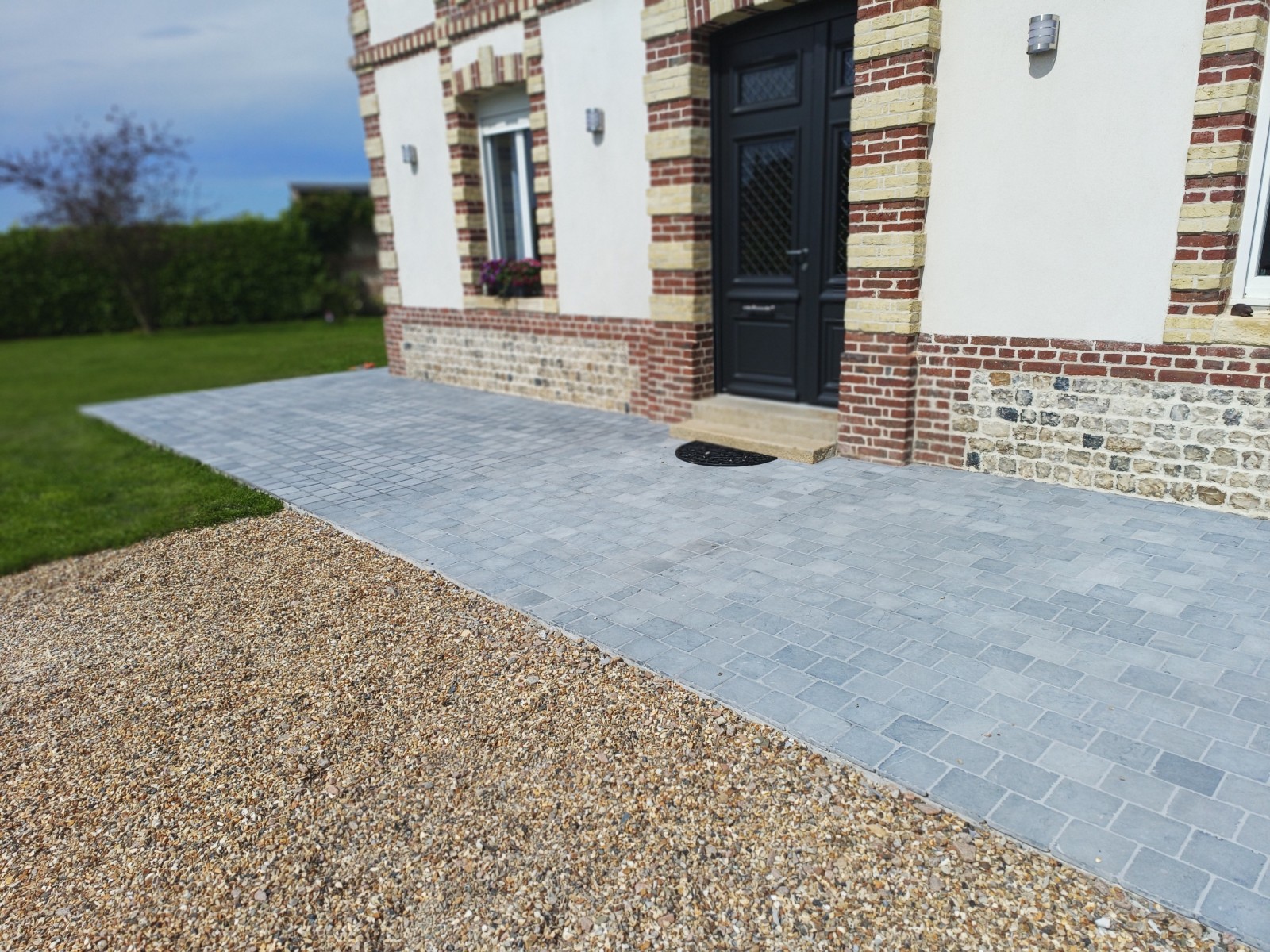 Maçon carreleur pour la pose de carrelage extérieure sur une terrasse à Fécamp 76