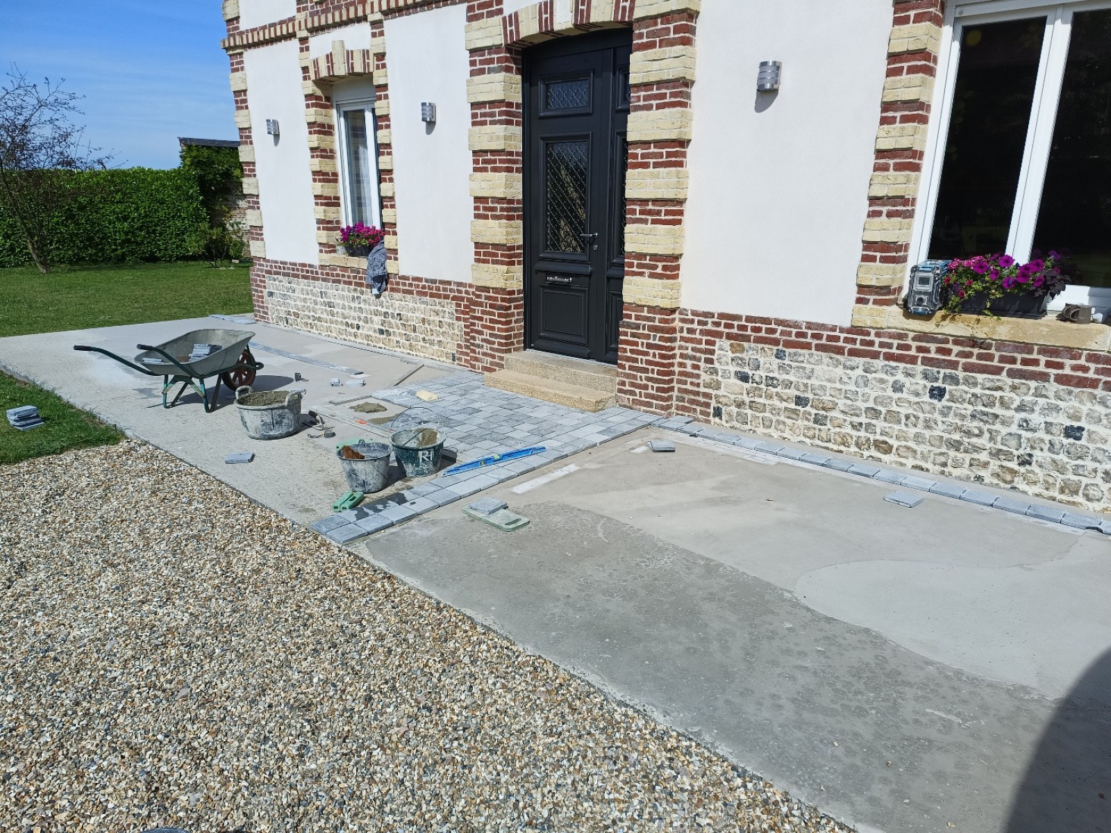 Maçon carreleur pour la pose de carrelage extérieure sur une terrasse à Fécamp 76