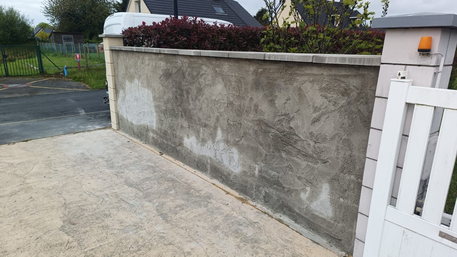 Construction d'un mur de clôture par nos maçons qualifiés sur Etretat 76