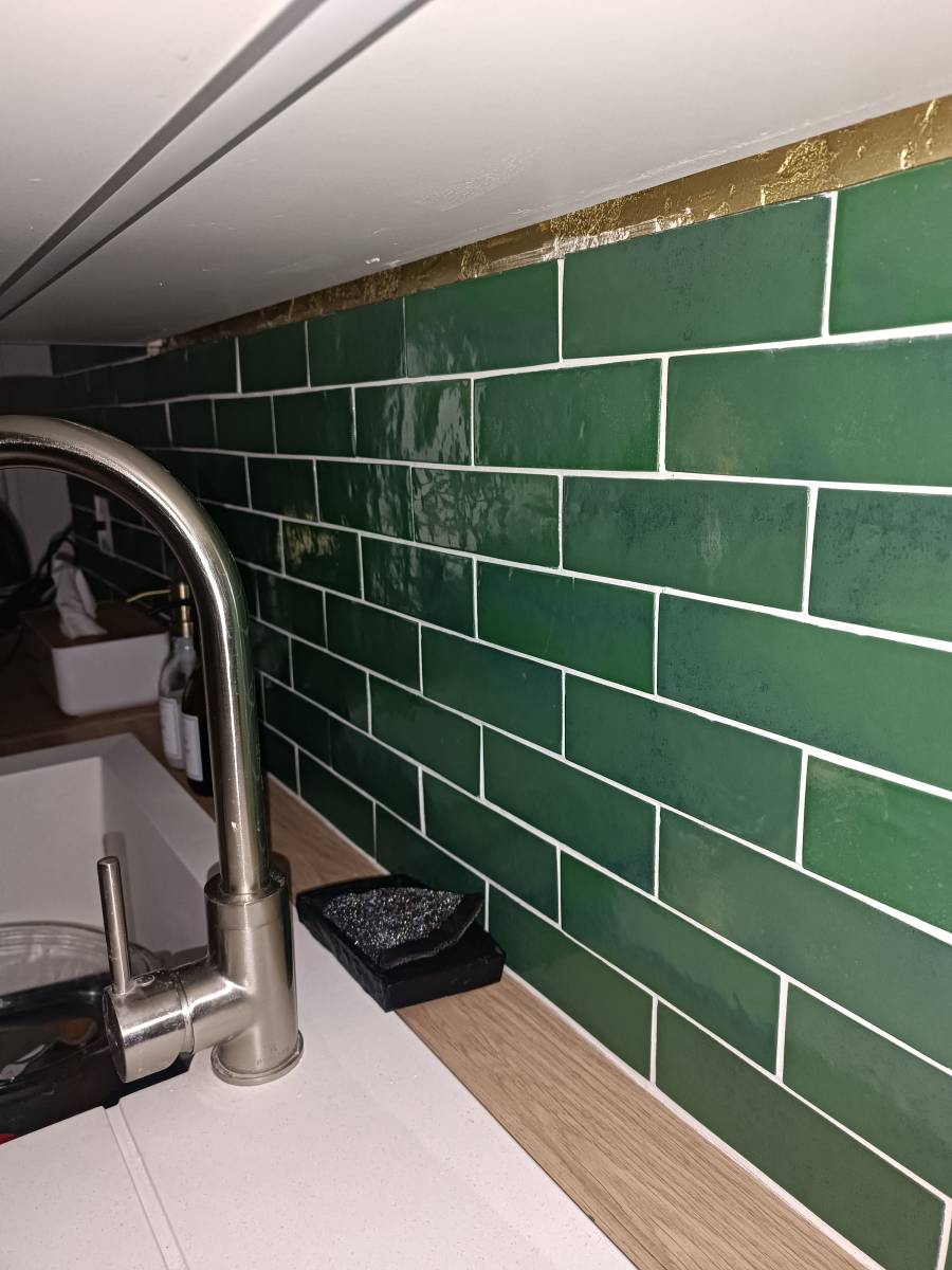 Application de faïence dans une cuisine en rénovation à côté de Fécamp 76