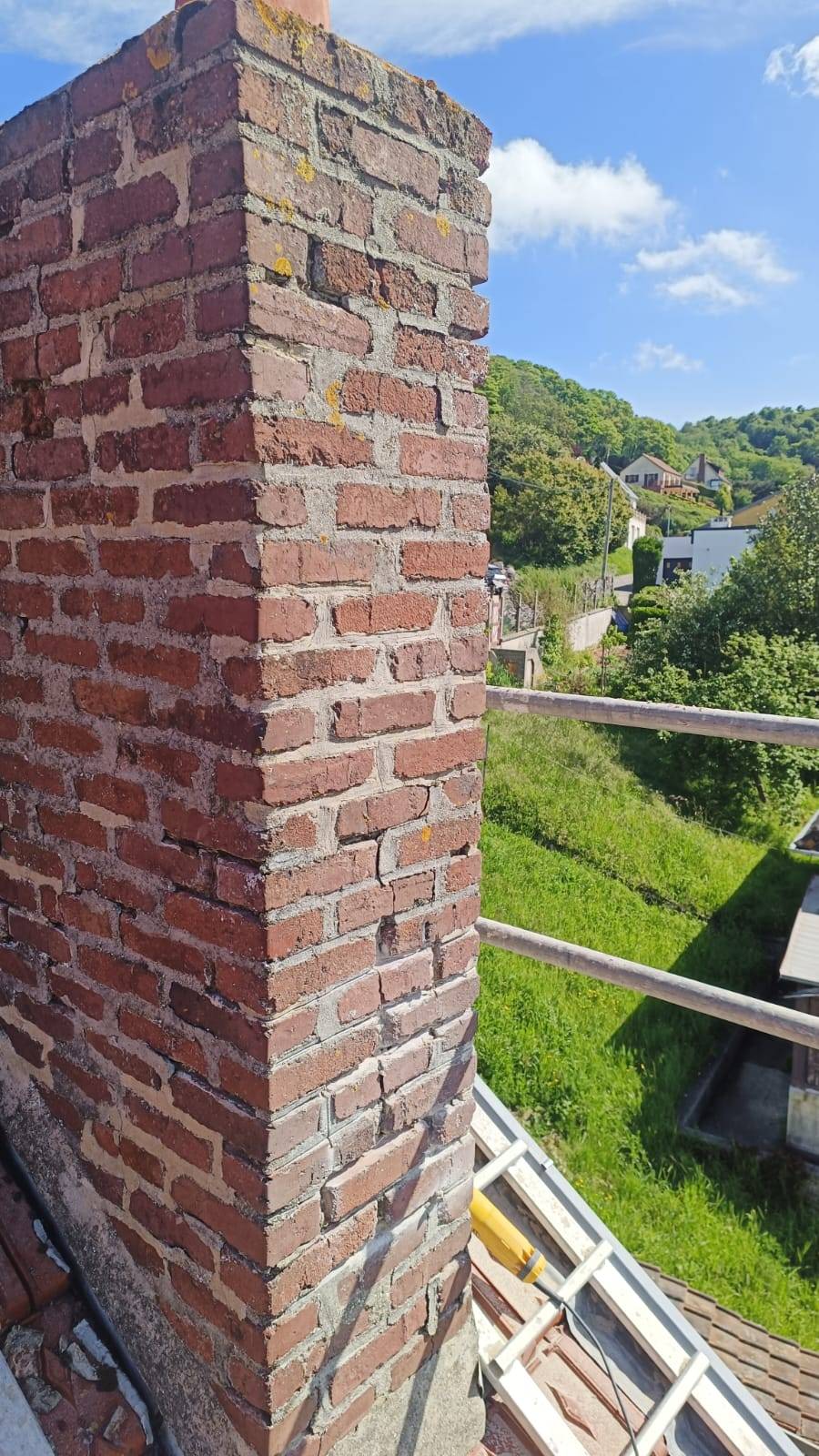 Société pour le rejointoiement d'une souche de cheminée en briques à Fécamp 76