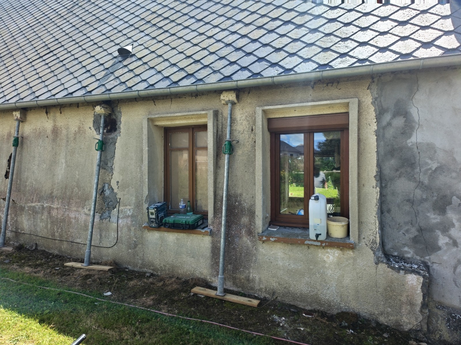 Rénovation d'une façade en colombage sur Fécamp 76 par notre équipe de maçons