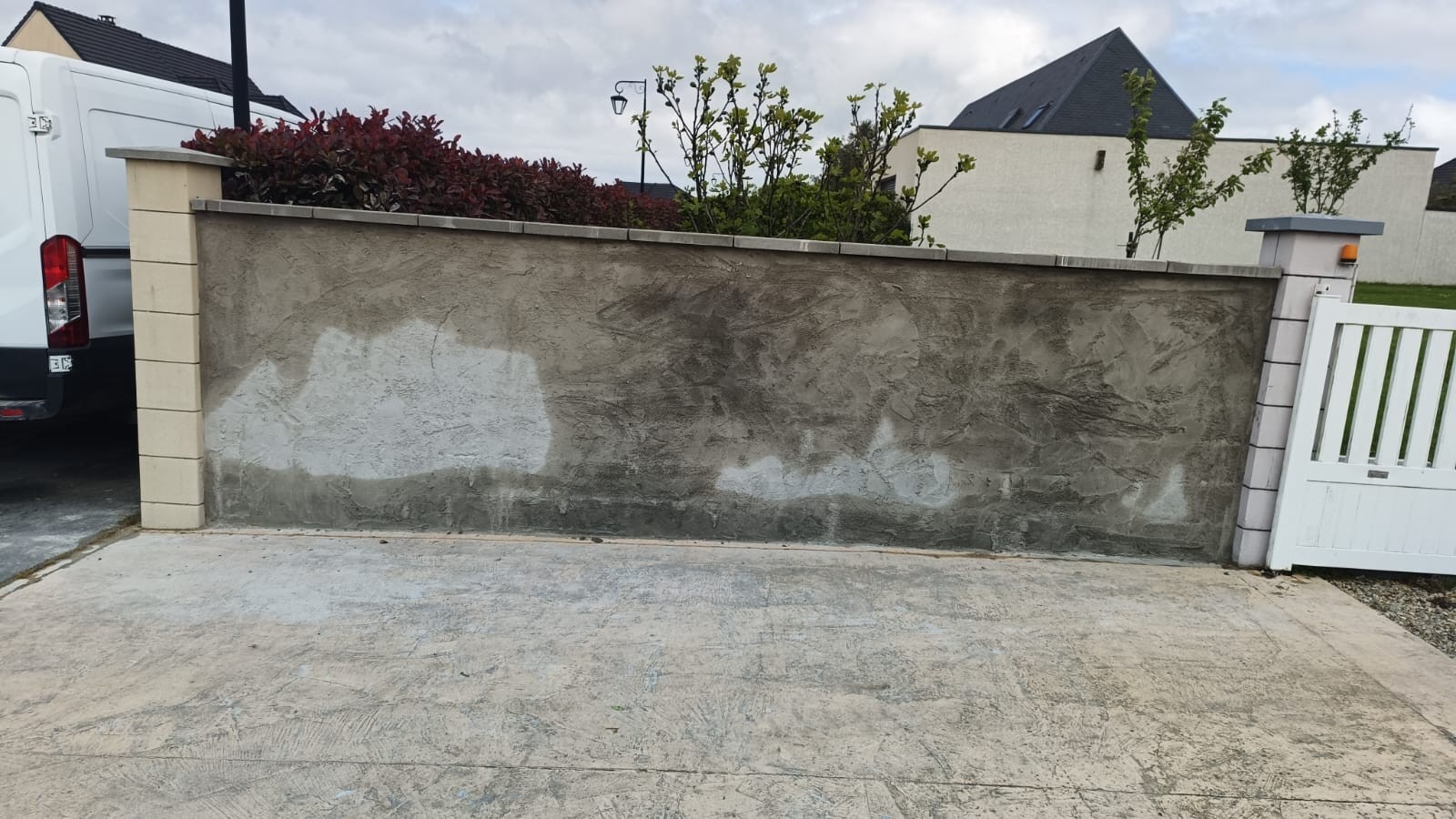 Construction d'un mur de clôture par nos maçons qualifiés sur Etretat 76