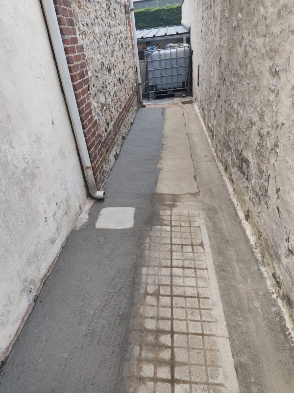 Entreprise assainissement Fécamp : remplacement d'un tuyau d'eau potable avec sa gaine pour une maison de ville à Fécamp 76