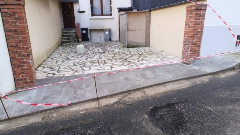Réalisation d'un bateau sur un trottoir devant une maison pour un accès voiture à Fécamp 76