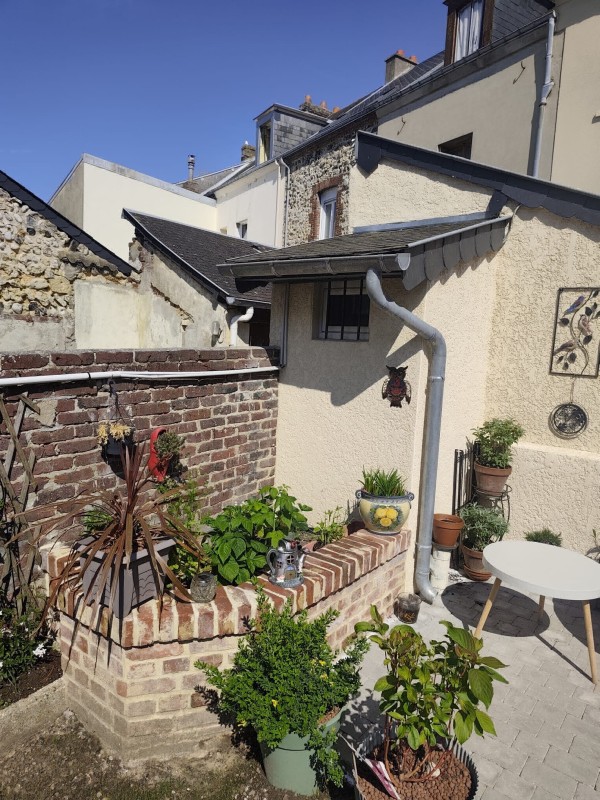 Maçon Fécamp : création d'une jardinière en brique pour des particuliers