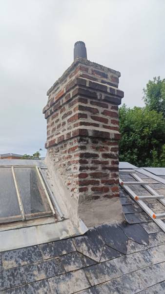 Rénovation par nos maçons d'une cheminée suite à un dégât des eaux sur le secteur d'Etretat 76