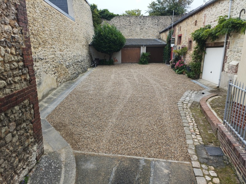 Aménagement d'un parking avec assainissement des eaux pluviales à côté de Cany Barville 76